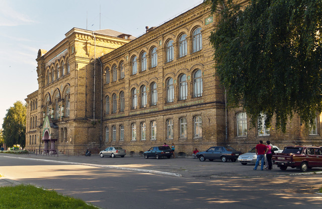 Обучался в Полтавском уездном училище.