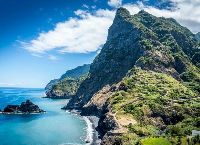 Portugal discovers Madeira Islands