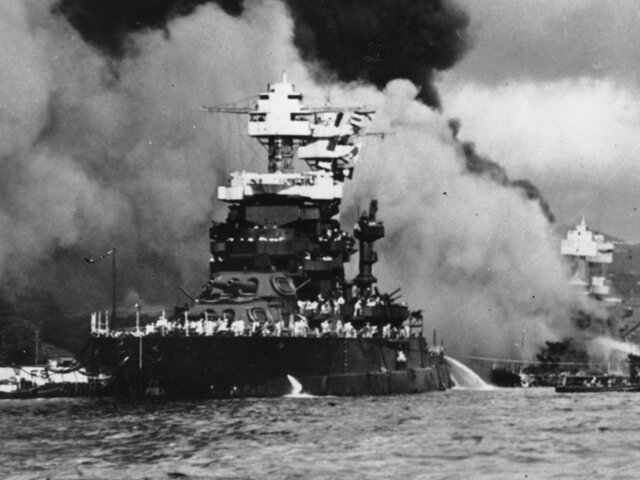 Bombardeo de Japón a Hawaii americanas y declaración de guerra de EEUU a Japon.
