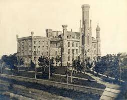 Universidade de Chicago - É criada a Divisão de Ensino por Correspondência