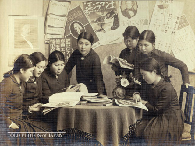 Japanese National Public Broadcasting Service - Inicia seus programas escolares pelo rádio,