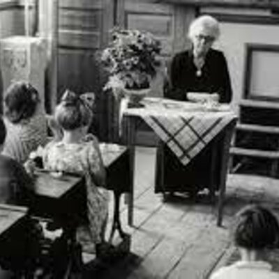 Timeline: autores clásicos y  contemporáneos en relación a los conceptos de: Educación, Pedagogía y Didáctica