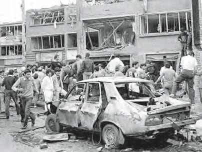 Un carro bomba con 50 kilos de dinamita explota en Suba al norte de Bogotá. Dos personas mueren.