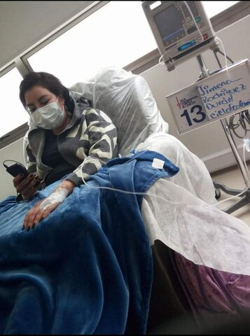 Mi hermana terminando su proceso de quimioterapia.