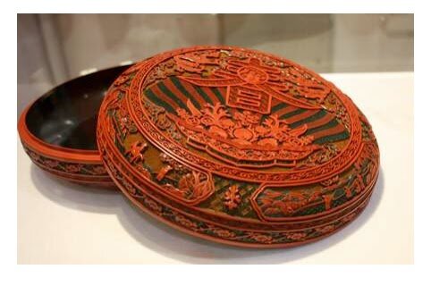 Aparición de la Laca