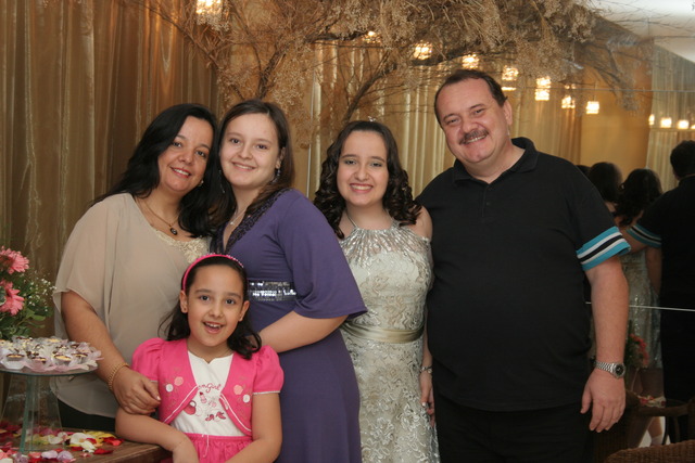 Festa de 15 anos da irmã de Carol