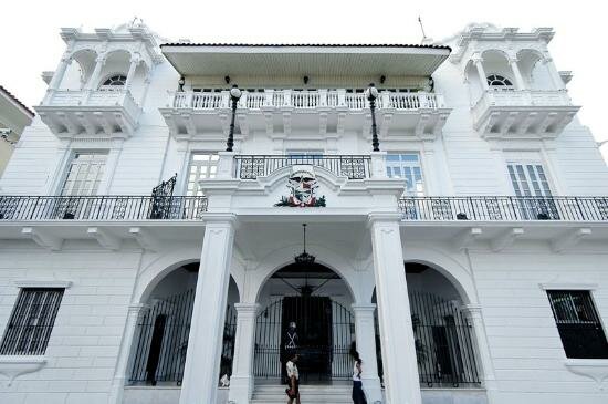 Palacio de las Garzas de Panama, Leonardo Villanueva Meyer