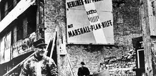 Se lanza el Plan Marshall de ayuda estadounidense para la reconstrucción de Europa.