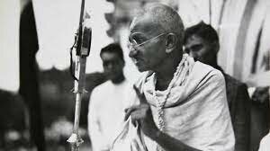 Mahatma Ghandi es asesinado. La ONU proclama la Declaración Universal de los Derechos Humanos.