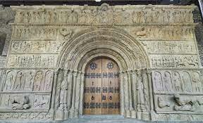 Portalada de l’antic monestir de Sant Maria de Ripoll