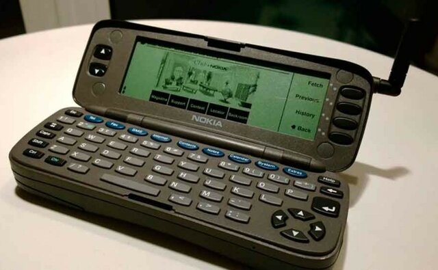 Aparece el primer teléfono celular con acceso a red