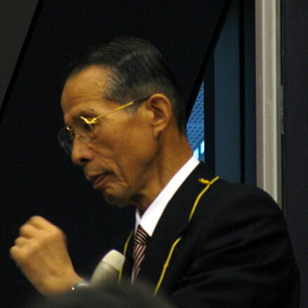 Makoto Nagao proposes example-based machine translation.