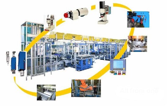 Seguimiento de los procesos de ensamblaje y cableado de equipos.