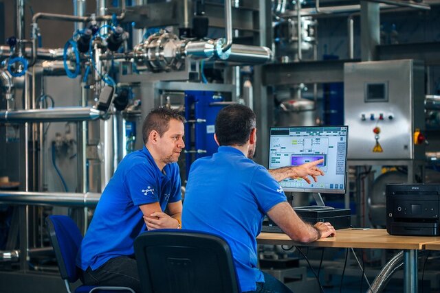 Programación de los equipos electrónicos que poseen los tableros.