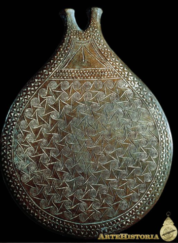 Sartén cicládica en arcilla (2800-2300 a.C.), isla de Siro. Museo Nacional de Atenas.