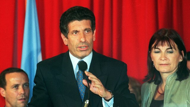 Renuncia Carlos Álvarez