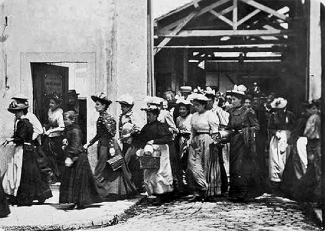 Sortida dels obrers de la fàbrica, GERMANS LUMIÈRE