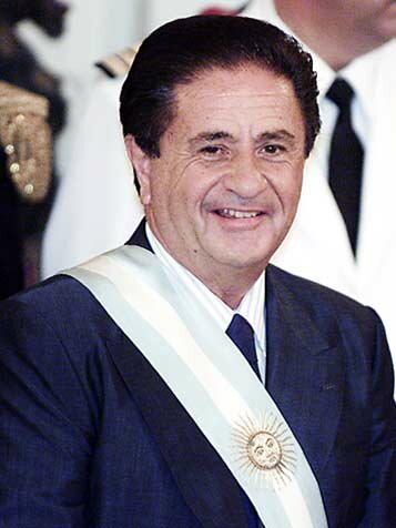 Asume la presidencia Eduardo Duhalde.