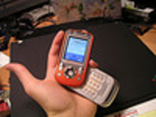 2002	Swivel fashion—intro of the It phone