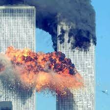 AL QAEDA REALIZA ATENTADO A LAS TORRES GEMELAS