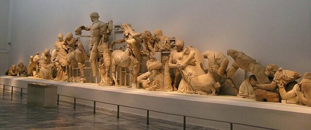 RECIA. Frontón oeste de Zeus en Olimpia