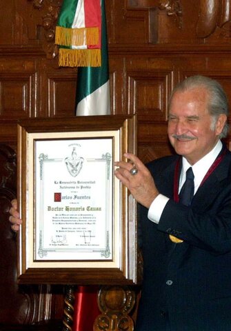 Honoris Causa para Carlos Fuentes