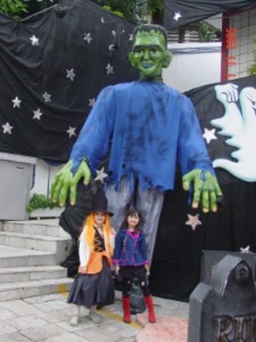 halloween no red baloon-Thais