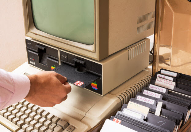 6.000 de los 60.000 ordenadores conectados se infectaron con el primer virus llamado el “gusano” Morris.