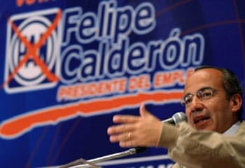 Felipe Calderón se postula como candidato a gobernador de Michoacán