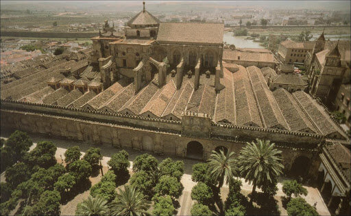 Se inicia la construcción de la mezquita de Córdoba