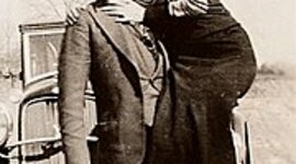 Timeline: Бонни Паркер и Клайд Бэрроу (англ. Bonnie Parker and Clyde Barrow) — американские грабители, действовавшие во времена Великой депрессии.