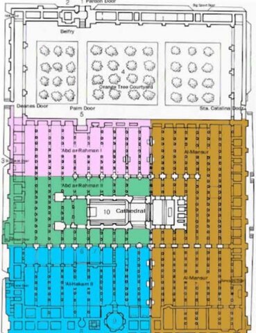 Se inicia la construcción de la mezquita de Cordoba