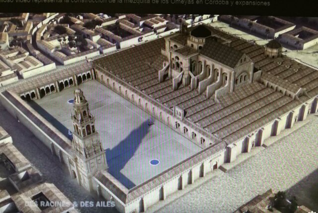Se inicia la construcción de la mezquita de Córdoba