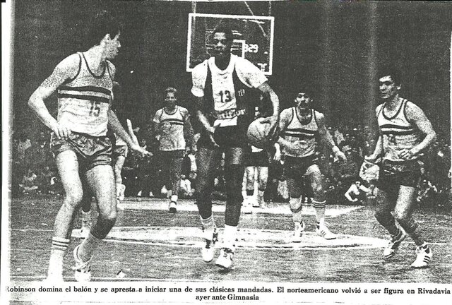 Primer juego oficial de baloncesto