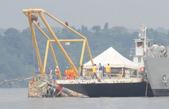 helicóptero da marinha cai