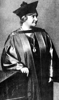 Szakember képzés évente, hazai majd külföldi  tanfolyamokat tart