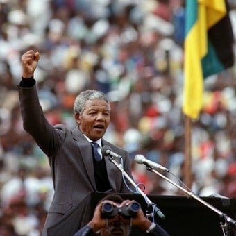 PRIMER PRESIDENTE NEGRO DE SUDÁFRICA