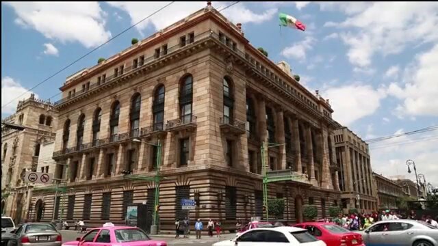 Se  funda el Banco Nacional de México