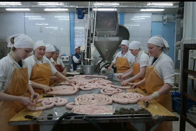 В процессе приватизации предприятия мясокомбината было преобразовано в акционерное общество открытого типа.