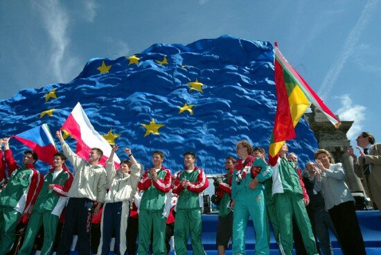 Ten new countries to the EU