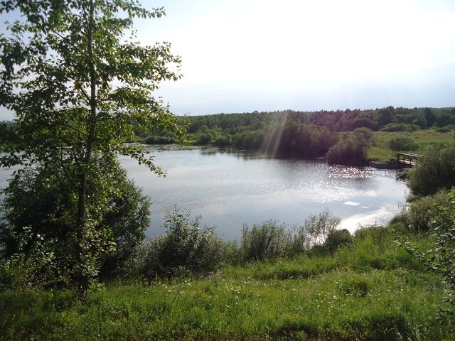 соорудили бетонную плотину, возвели новый металлический мост с перилами