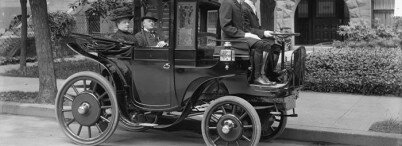 AUTO CON BATERIAS DE PLOMO ACIDO