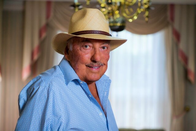 Don Arturo le ofrecen la posibilidad de hacerse una nueva cuenta con Jurica y Juriquilla.