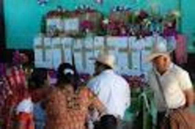 Entorno religioso: Eran católicos. Así, los indígenas fueron "encomendados" a los españoles, para su evangelización a cambio de su trabajo.