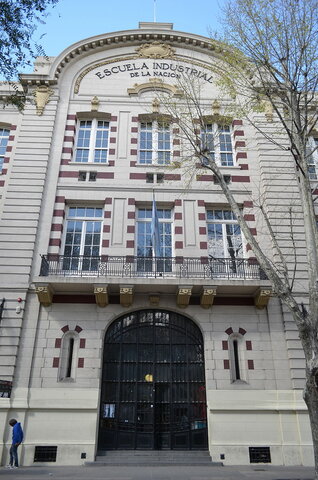 Fundación de la primera escuela Técnica