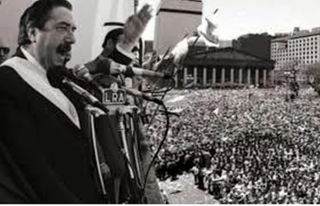 Precidencia de Raúl Alfonsin.