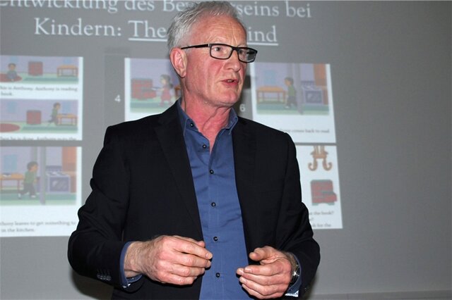 PIENEMANN - PSYCHOLOGICAL CONSTRAINTS ON THE TEACHABILITY OF LANGUAGES