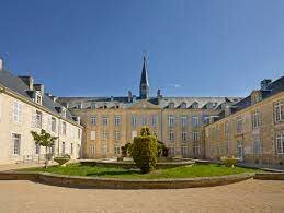 Création de l'Institut de Larnay