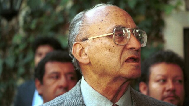 Echeverría evade el arresto.