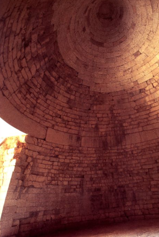 Tesoro de Atreo, s. XIV a.C. Tholoi o Tumba de falsa cúlpula formada por aproximación de hiladas.